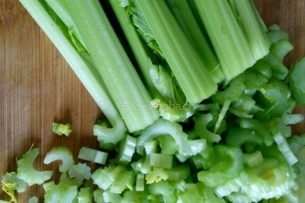 芹菜羊肉饺子的做法图解1