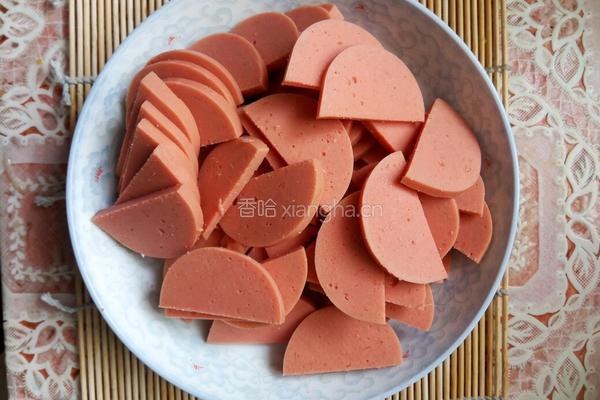 青椒火腿的做法图解1