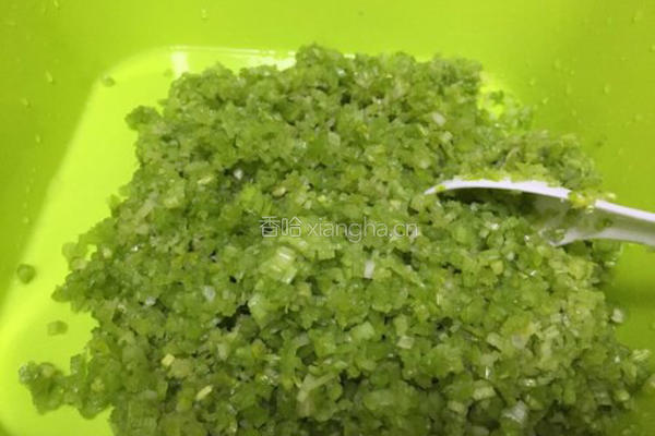 芹菜饺子的做法图解1