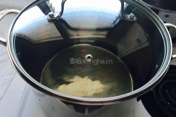 红枣银耳莲子羹的做法图解2