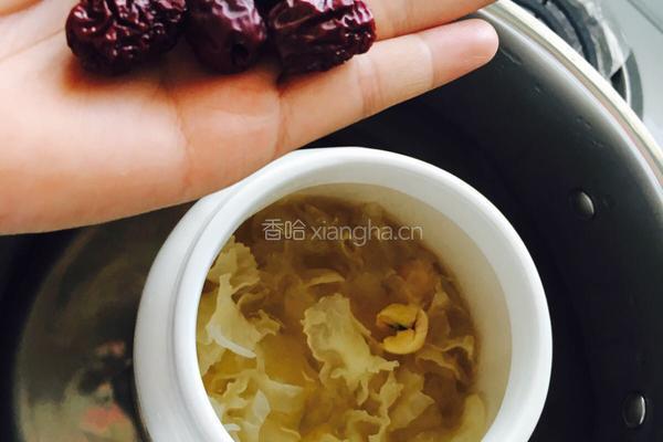 红枣银耳莲子羹的做法图解7
