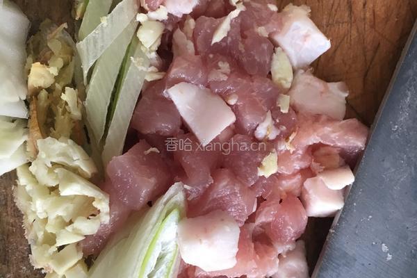 白菜猪肉猫耳朵的做法图解1