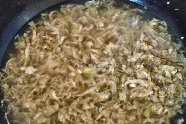 排骨炖酸菜的做法图解2