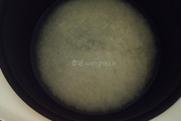 鸡蛋腊肠饭的做法图解1