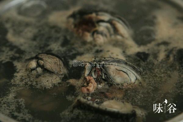 黑豆首乌煲乌鸡汤的做法图解2