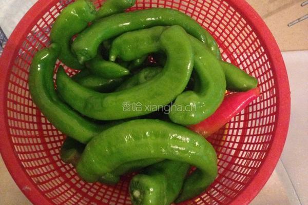 虎皮青椒的做法图解1