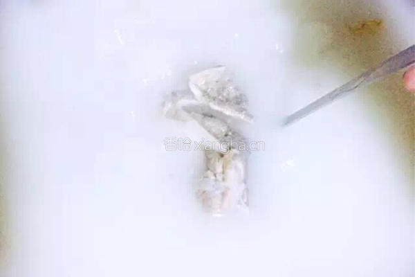 排骨汤麻辣米线的做法图解1