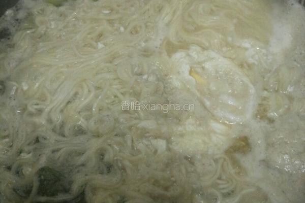 青菜瘦肉鸡蛋面的做法图解4