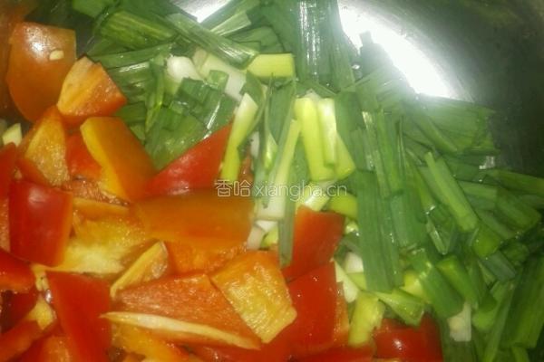 小炒回锅肉的做法图解1