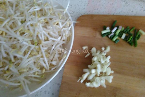 醋溜绿豆芽的做法图解1