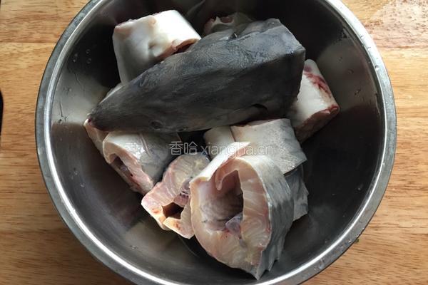 红烧鲟鱼的做法图解2