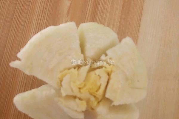 白菜莲花汤??的做法图解1