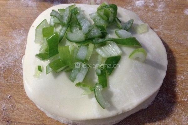 香酥葱油饼。。。饺子皮的华丽变身的做法图解6