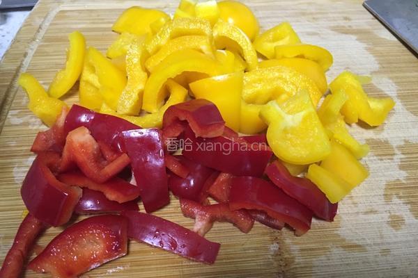 肉片炒菜椒的做法图解2