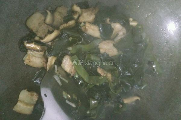 海带香菇炒五花肉的做法图解5
