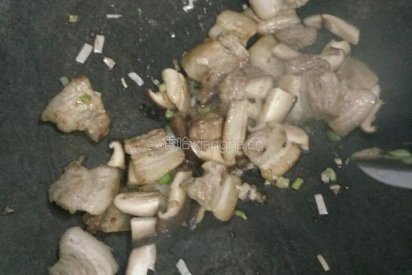 海带香菇炒五花肉的做法图解4