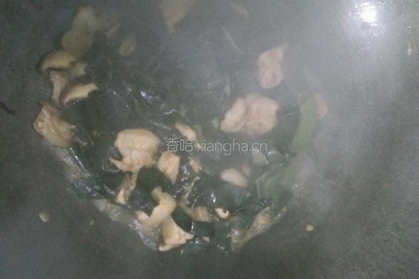 海带香菇炒五花肉的做法图解6