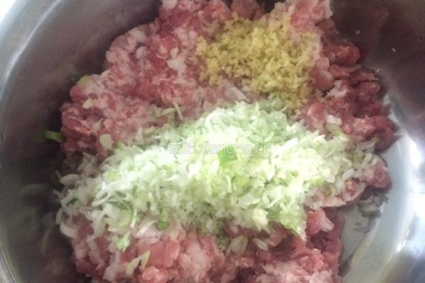 酸菜饺子的做法图解2
