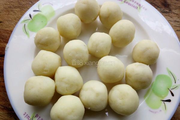 炸土豆球的做法图解2