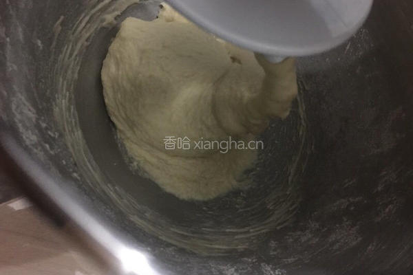 时尚妈妈教你做香葱芝士面包的做法图解4