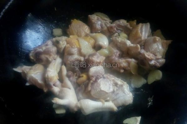 家常土豆炖鸡块的做法图解2