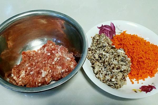 开口烧麦——香菇胡萝卜鲜肉馅的做法图解1
