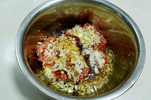 开口烧麦——香菇胡萝卜鲜肉馅的做法图解4