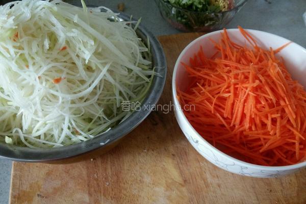 萝卜大葱猪肉水饺的做法图解3