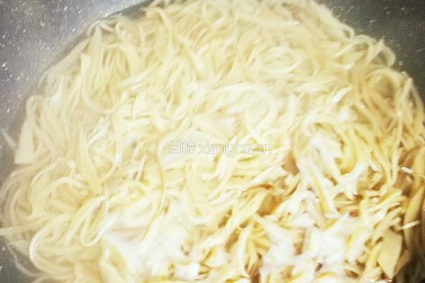 韭黄笋干炒肉的做法图解1