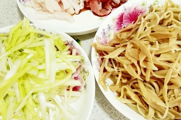 韭黄笋干炒肉的做法图解2
