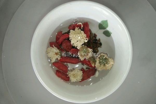 杞菊决明子茶的做法图解2