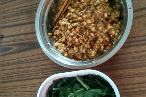 甜苣馅饺子的做法图解1
