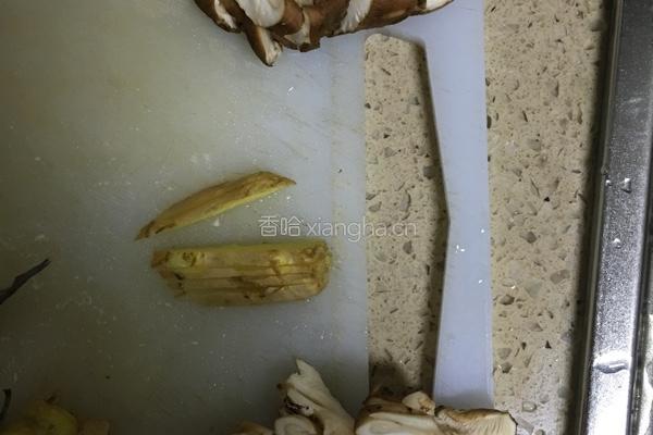 香菇炖豆腐的做法图解2