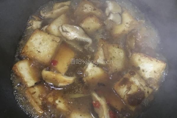 香菇炖豆腐的做法图解3