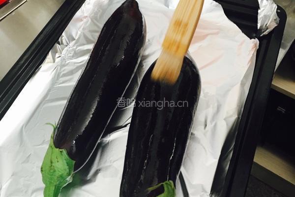 蒜蓉烤茄子的做法图解2