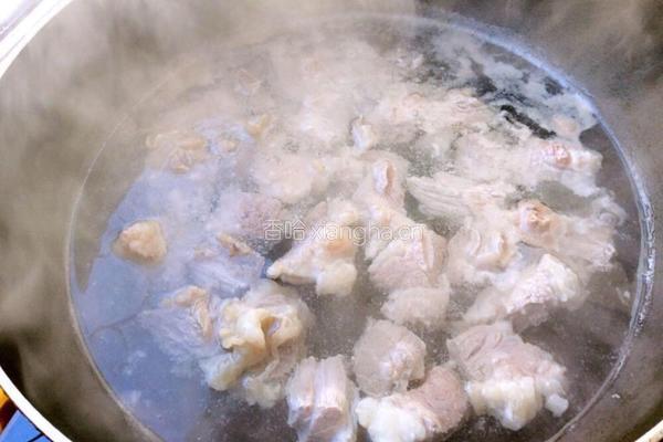 牛肉炖西红柿的做法图解2