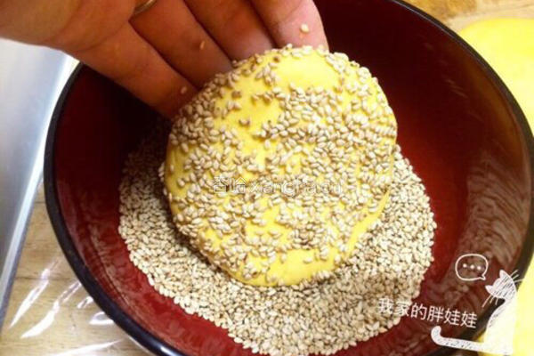 南瓜芝麻饼的做法图解11