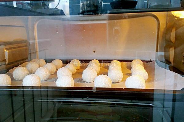 蛋白椰丝球的做法图解9