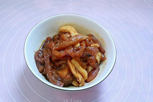 杏鲍菇炒肉丝的做法图解4