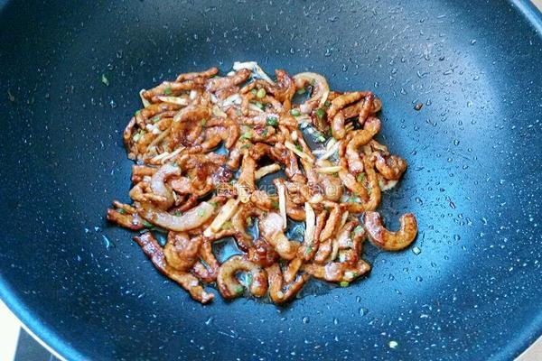 杏鲍菇炒肉丝的做法图解7