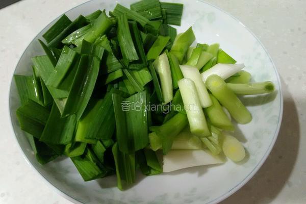 大蒜炒豆皮的做法图解2