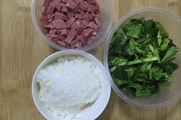 培根菠菜炒饭的做法图解1