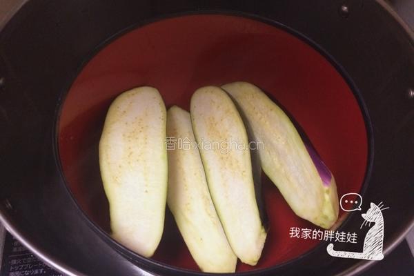 蚝油淋茄子的做法图解1
