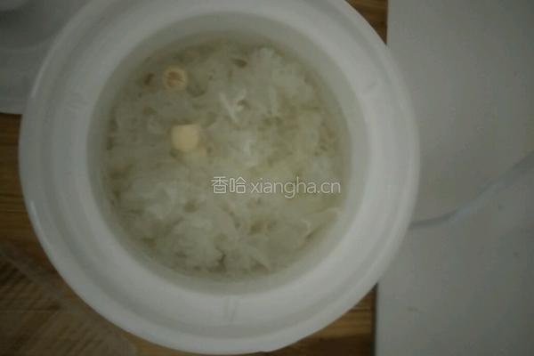 丰胸木瓜银耳汤的做法图解4