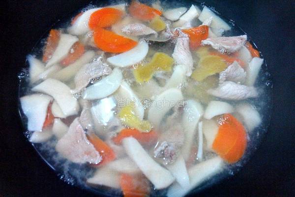 杏鲍菇瘦肉汤的做法图解8