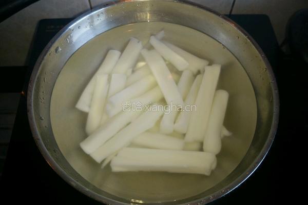 茄汁辣炒年糕的做法图解2