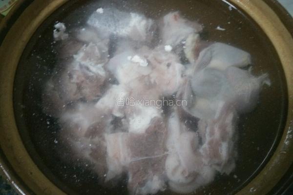 虫草花玉米排骨汤的做法图解2