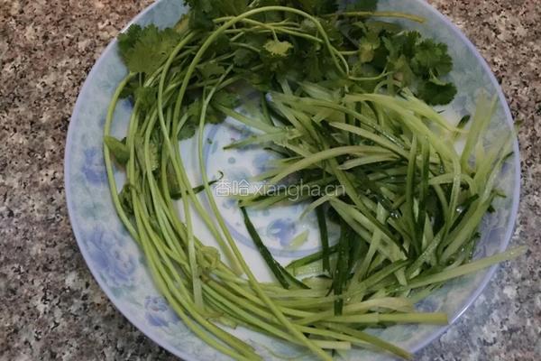 凉拌芥末木耳的做法图解2
