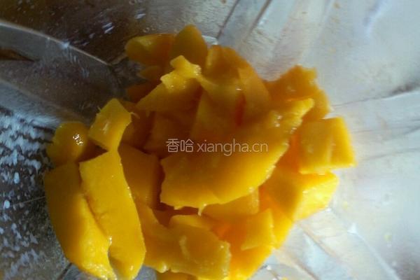 芒果奶昔的做法图解3