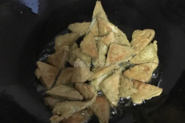 青椒炒臭豆腐的做法图解4